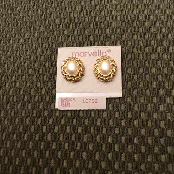 Marvella Jewelry - VINTAGE MARVELLA PEARL & GOLD EARRINGS